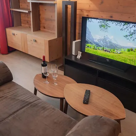 Mom - Alpine Boutique Apartments, Romantica, Near Grindelwald Terminal Apartment
