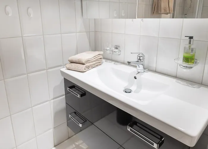 Apartment Mom - Alpine Boutique Apartments, Romantica, Near Grindelwald Terminal *