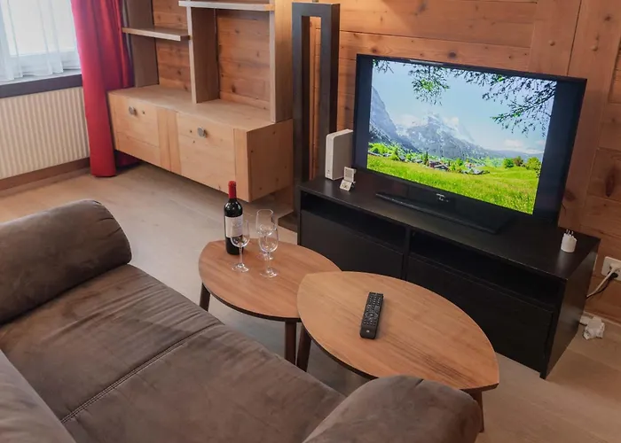 Mom - Alpine Boutique Apartments, Romantica, Near Grindelwald Terminal Apartment