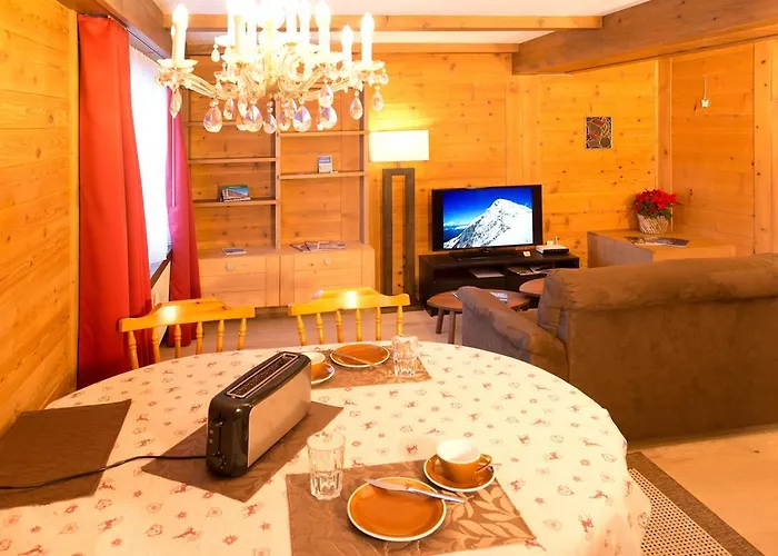 Mom - Alpine Boutique Apartments, Romantica, Near Terminal