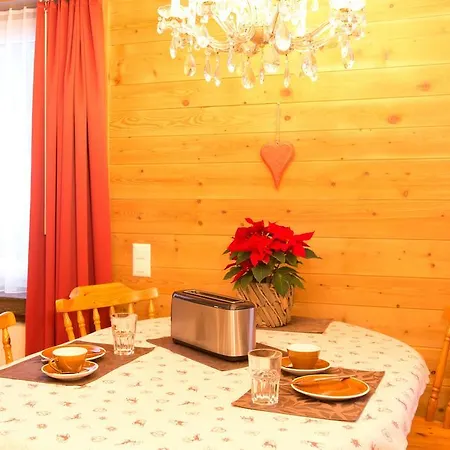 Mom - Alpine Boutique Apartments, Romantica, Near Terminal